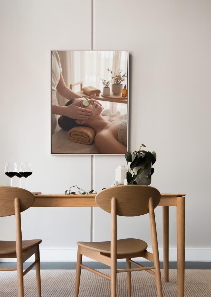 Tranh Spa Cô Gái Massage Mặt Sang Trọng Hiện Đại