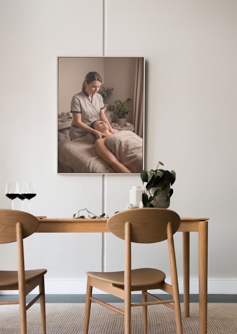 Tranh Spa Cô Gái Massage Cổ Vai Gáy Hiện Đại