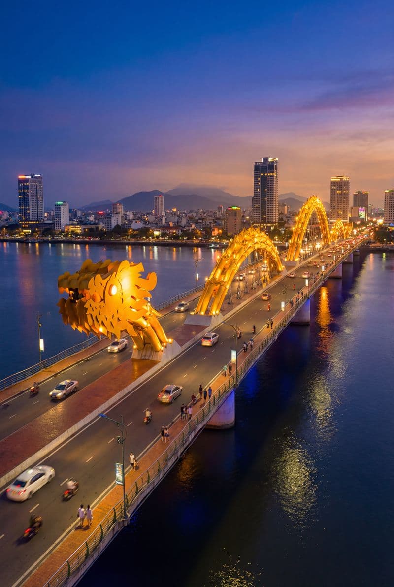 Tranh treo tường Cầu Rồng vàng Đà Nẵng rực rỡ trang trí phòng khách hiện đại sang trọng