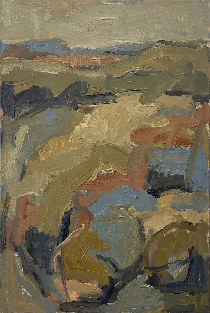 Tranh sơn dầu phong cảnh trừu tượng với nét cọ nổi khối màu vàng đồng và xám xanh mang lại cảm giác bình yên cho phòng khách hiện đại.